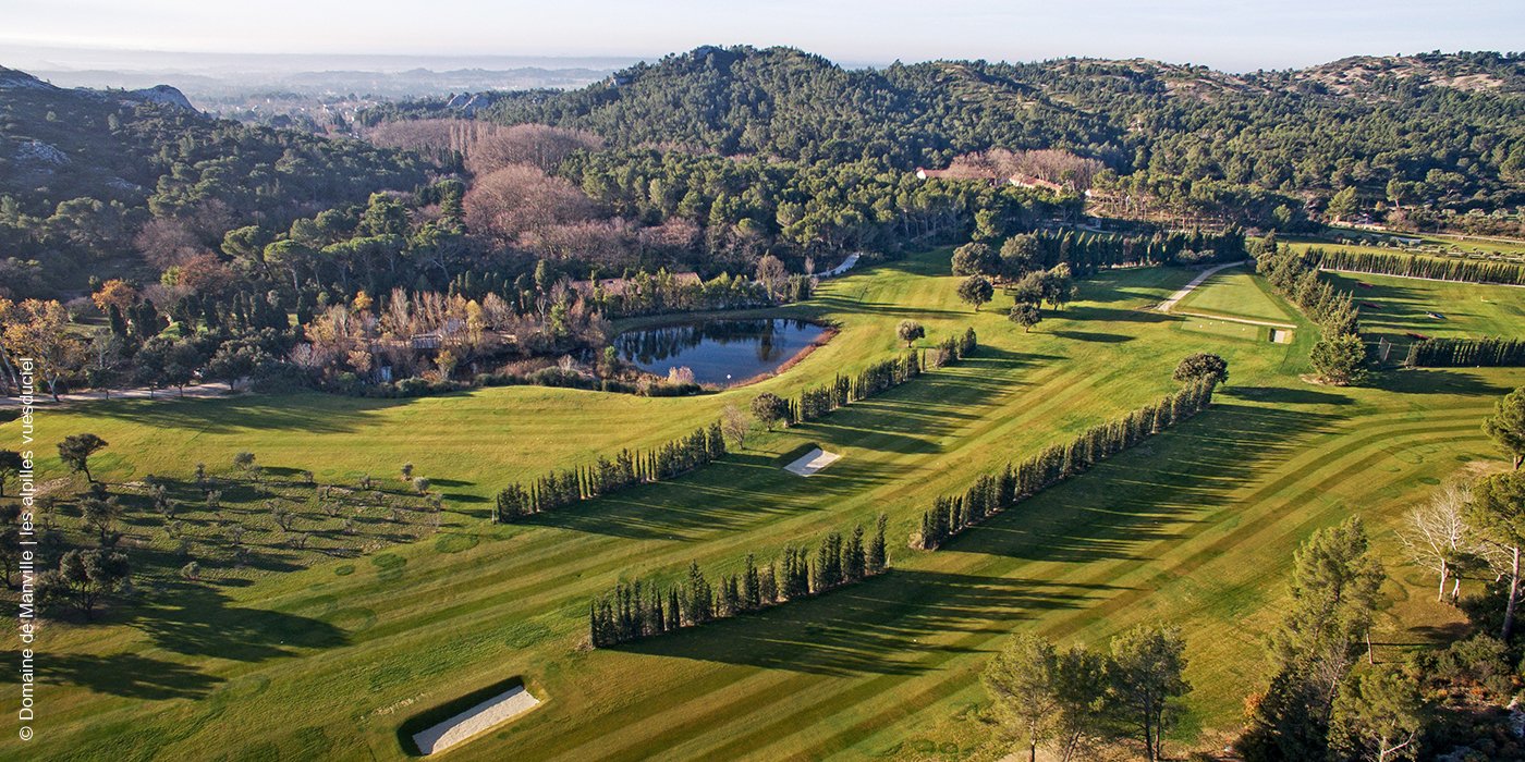 Domaine de Manville | Le Baux de Provence | Golfplatz Luftaufnahme | luxuszeit.com