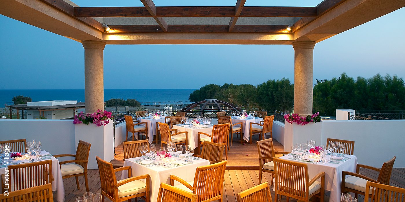 Hotel Lindian Village | Rhodos | Restaurant am Abend | luxuszeit.com