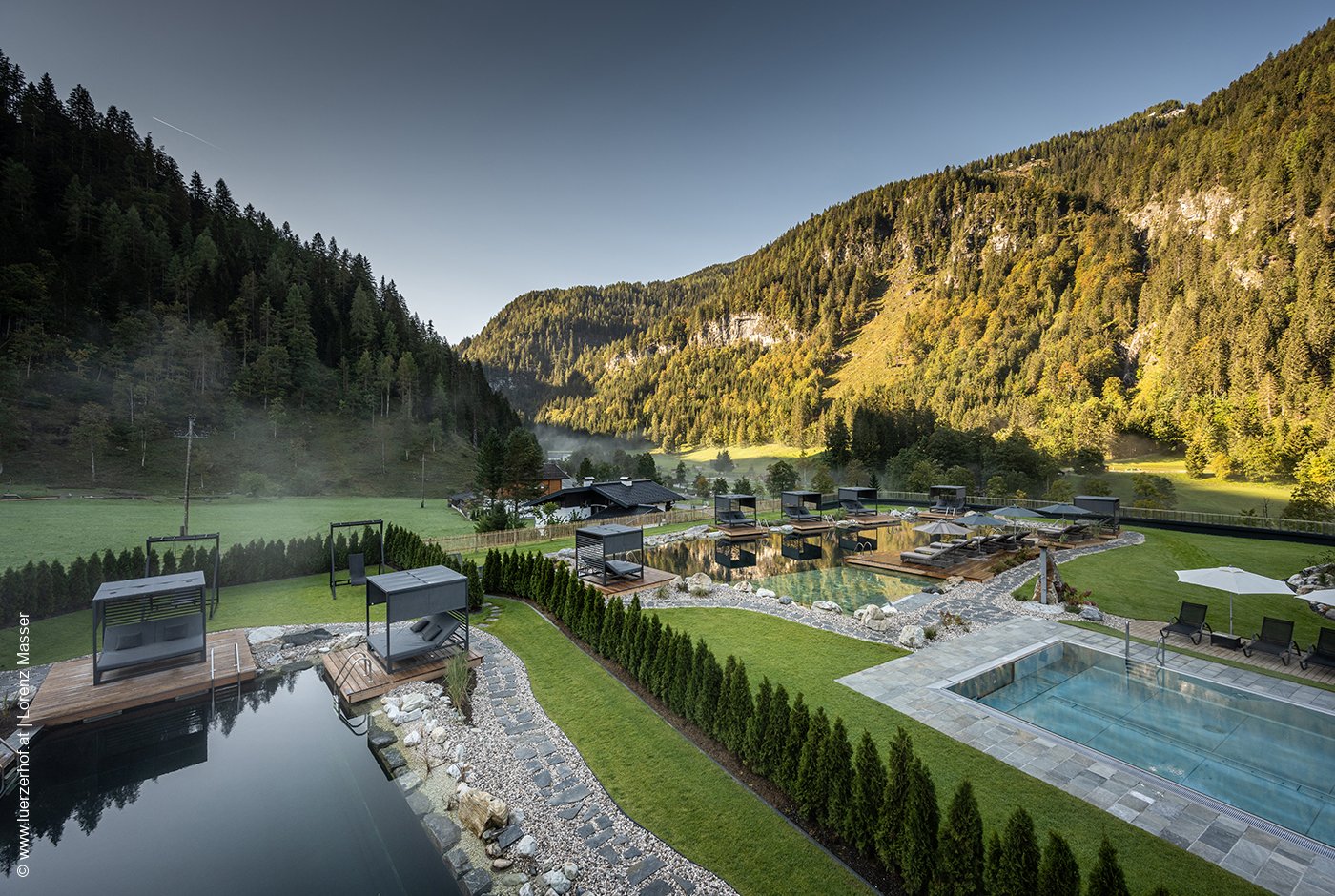 Alpin Life Resort Luerzerhof | Untertauern | 4-Seasons Outdoorpool, Bergsee und Natur-Saunasee | Archiv | luxuszeit.com