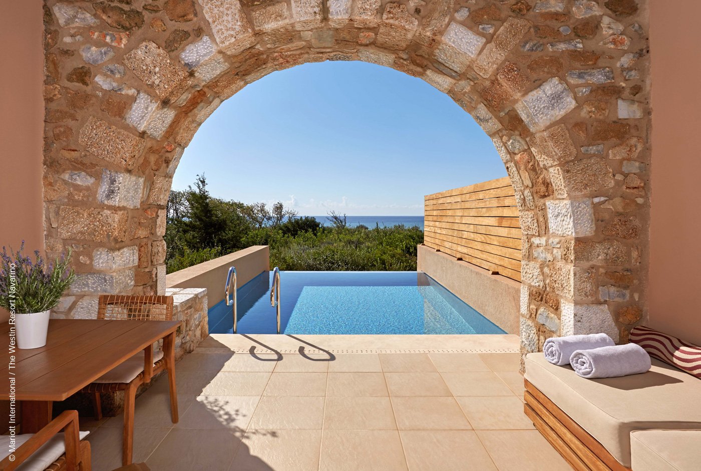 The Westin Resort Costa Navarino | Griechenland | Infinity Room | Archiv | luxuszeit.com