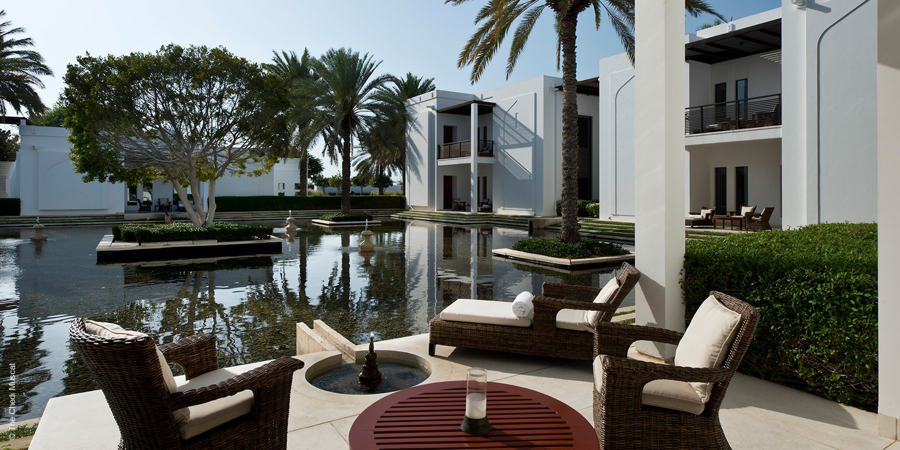 The Chedi Muscat | Maskat | Club Suite Terrasse mit Ausblick auf die Wasser-Gärten | luxuszeit.com