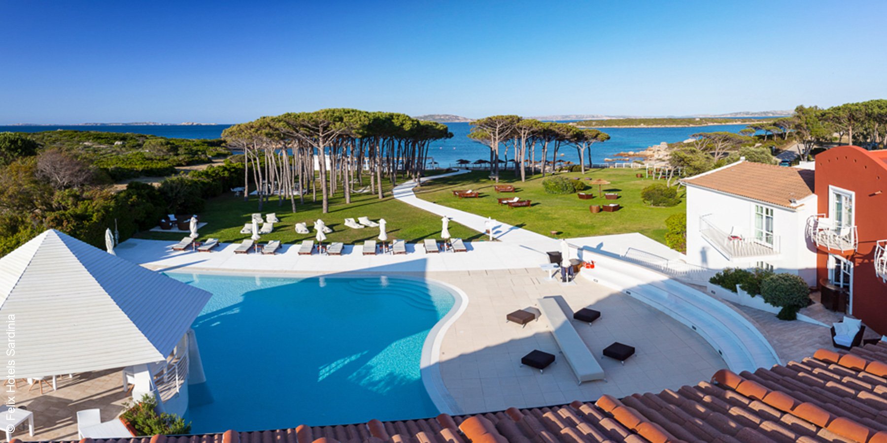 Hotel La Coluccia Hotel & Beach Club | Sardinien | Pool von oben | luxuszeit.com