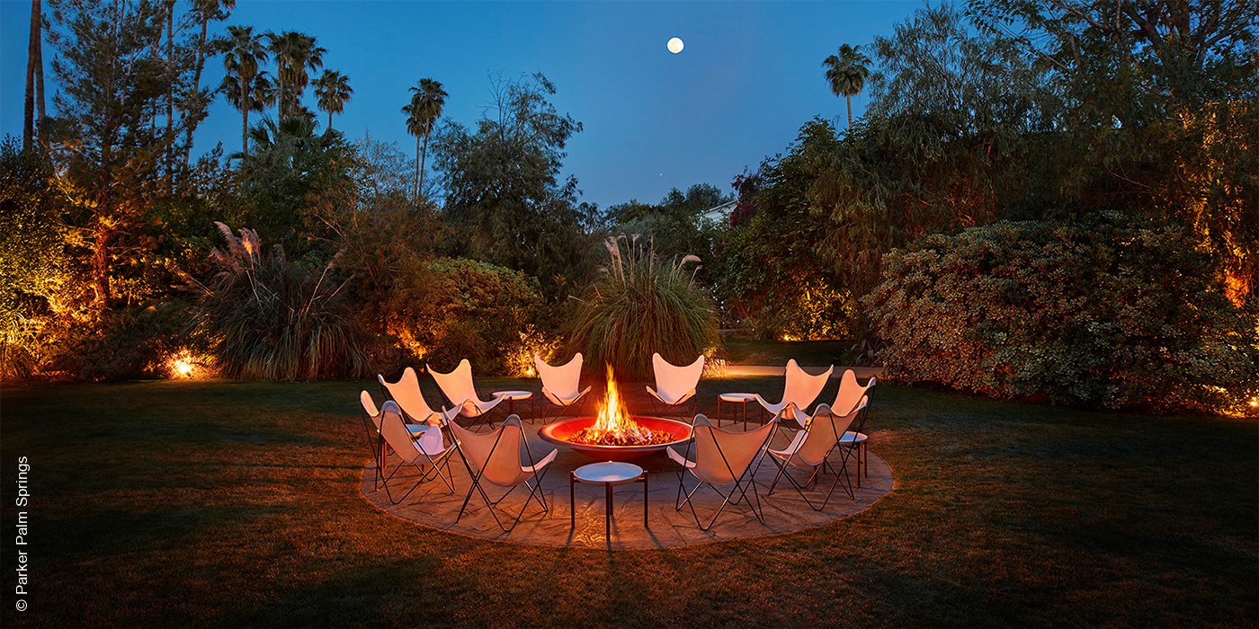 Hotel Parker | Palm Springs | Feuerstelle bei Nacht | luxuszeit.com