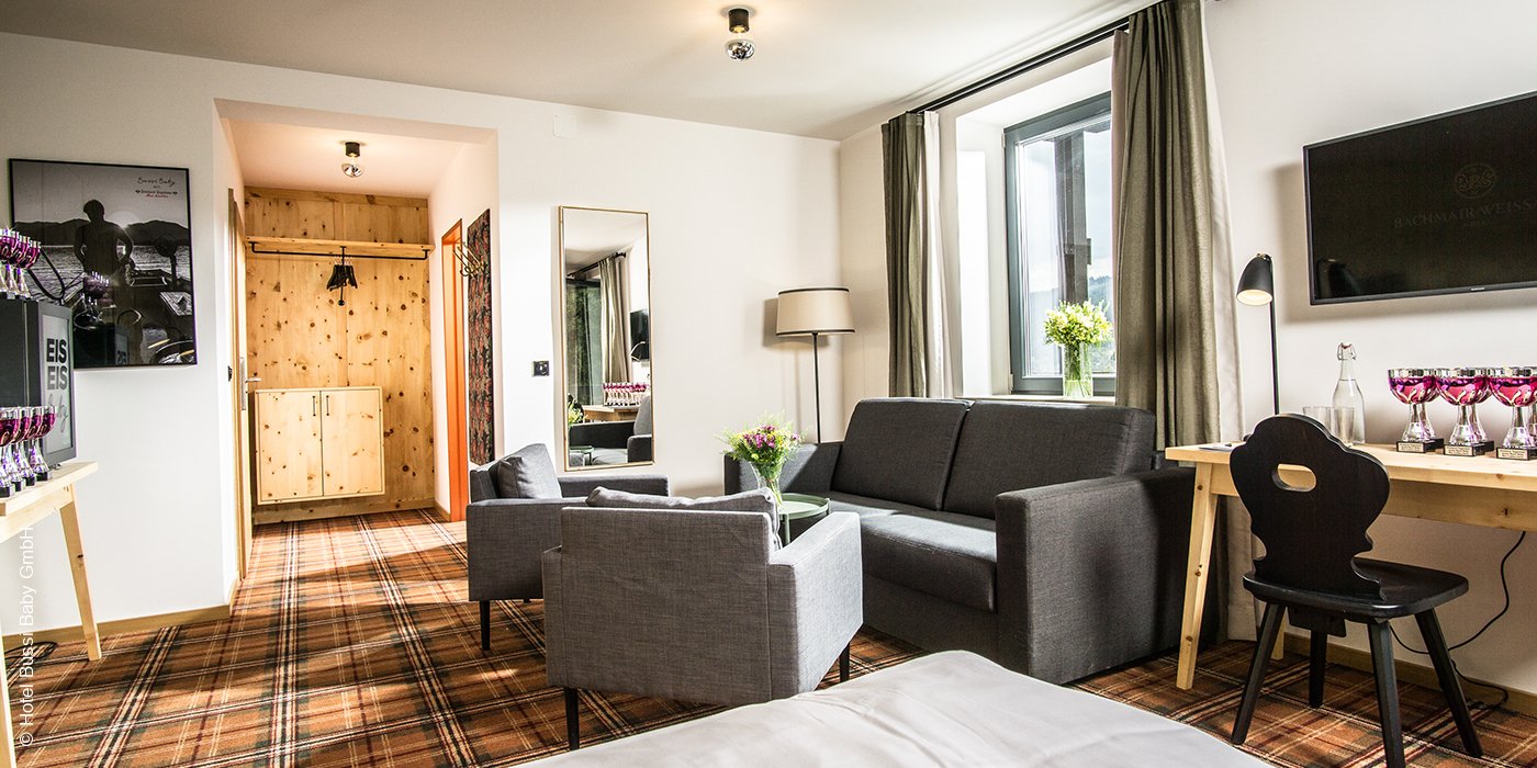 IN-Hotel Bussi Baby | Bad Wiessee | Tegernsee | Zimmer mit Sitzmöbeln | luxuszeit.com
