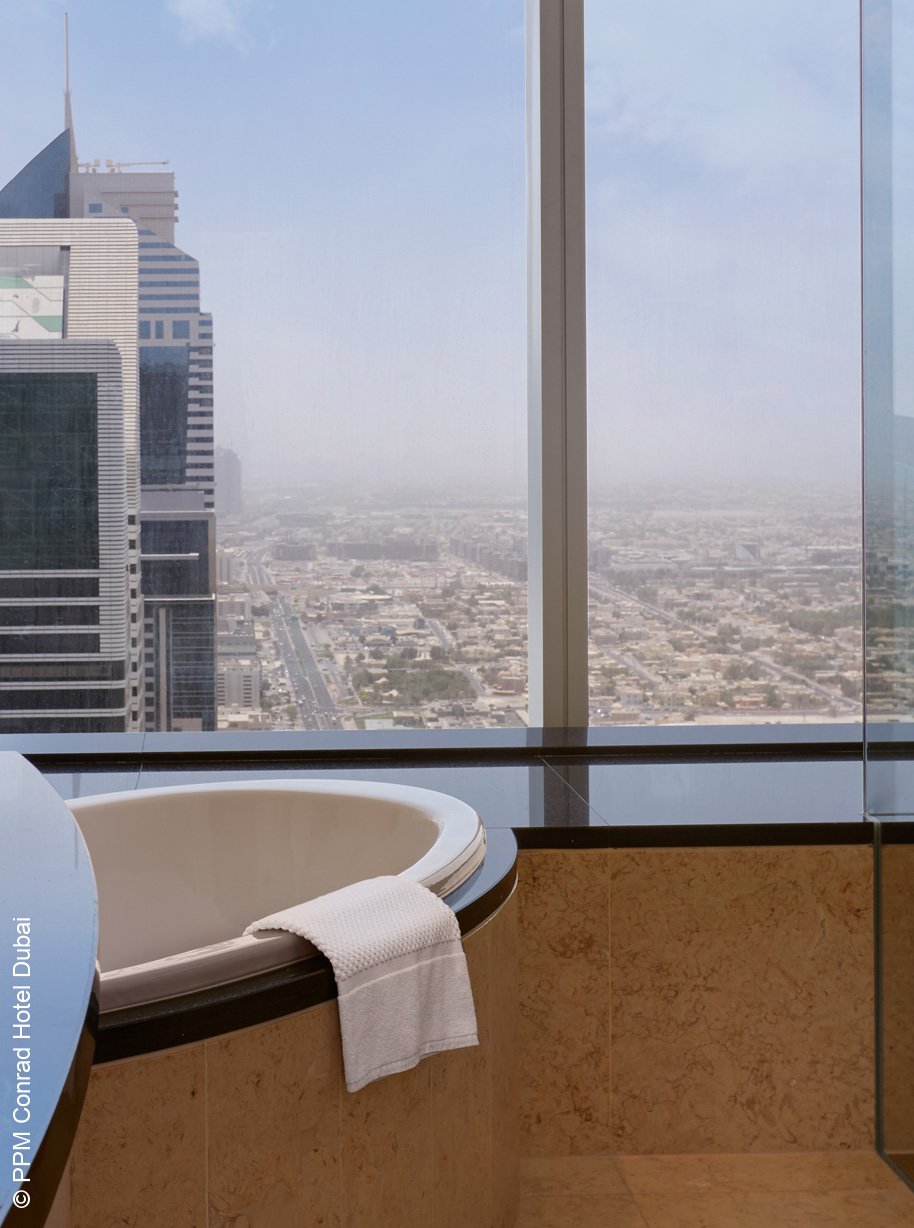 Hilton Conrad | Dubai | Executive Suite Schlafzimmer | luxuszeit.com