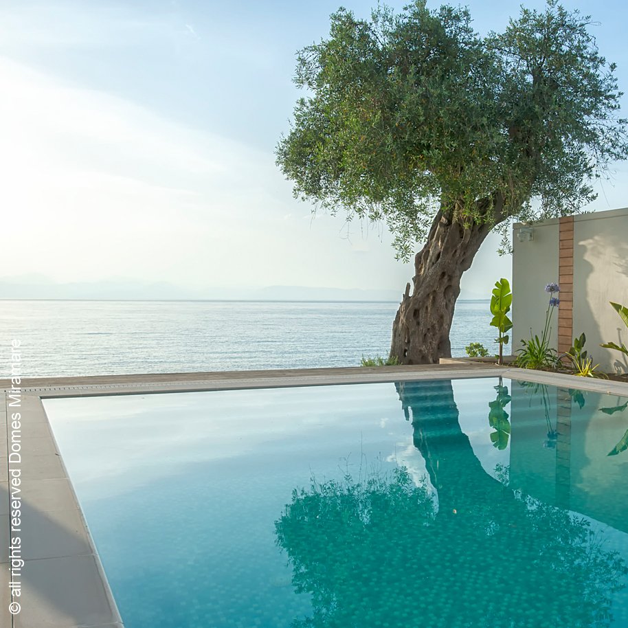 Domes Miramare, a Luxury Collection Resort, Korfu | Moraitika | Haute Living Pool | luxuszeit.com