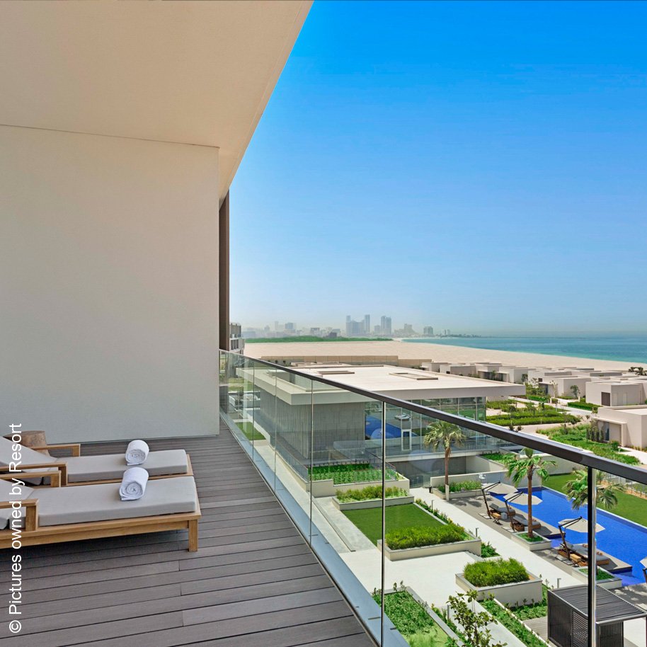 The Oberoi Beach Resort, Al Zorah | Adschman | Kohinoor-Suite Balkon | luxuszeit.com