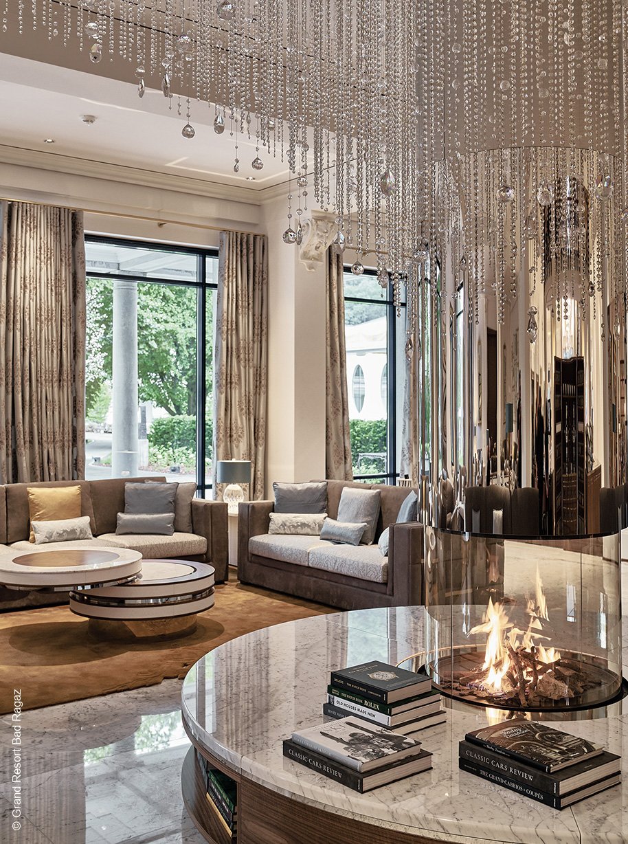 Grand Resort | Bad Ragaz | Schweiz | Lobby mit Kamin | Inspiration | luxuszeit.com