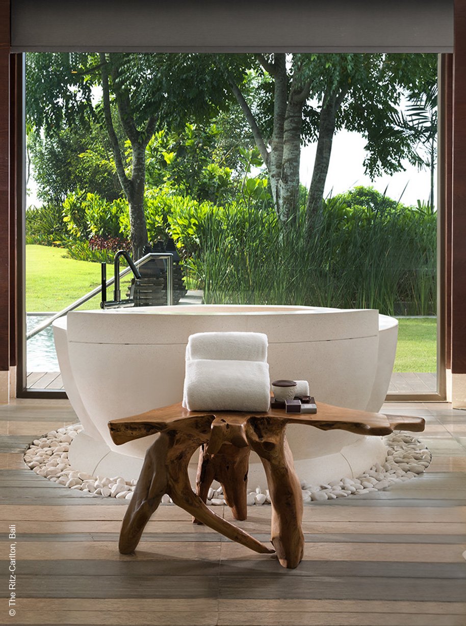 The Ritz Carlton | Bali | Cliff Villa Bathroom | Inspiration | luxuszeit.com