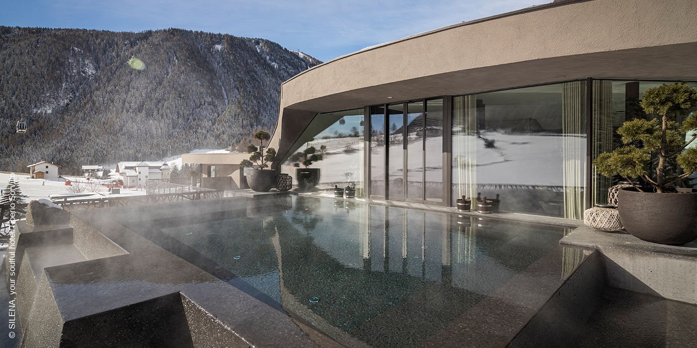 SILENA, your soulful hotel | Vals | Südtirol | Pool Aussicht Winter | luxuszeit.com