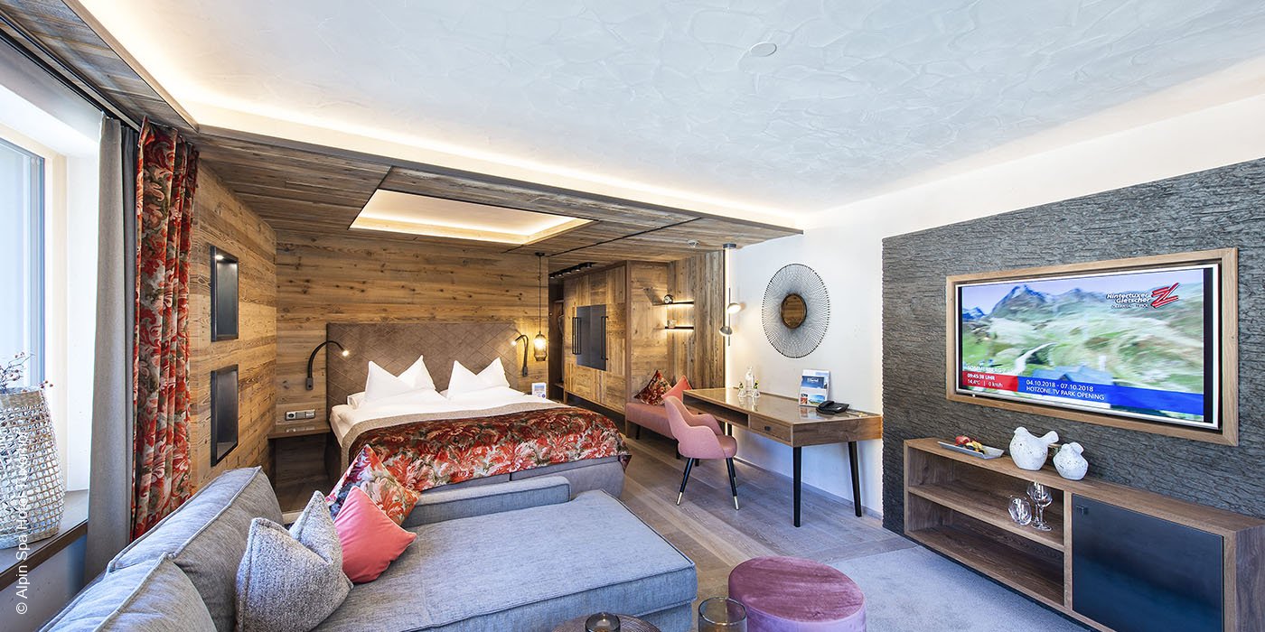Alpin Spa Hotel Tuxerhof | Tux | Couch Suite | luxuszeit.com