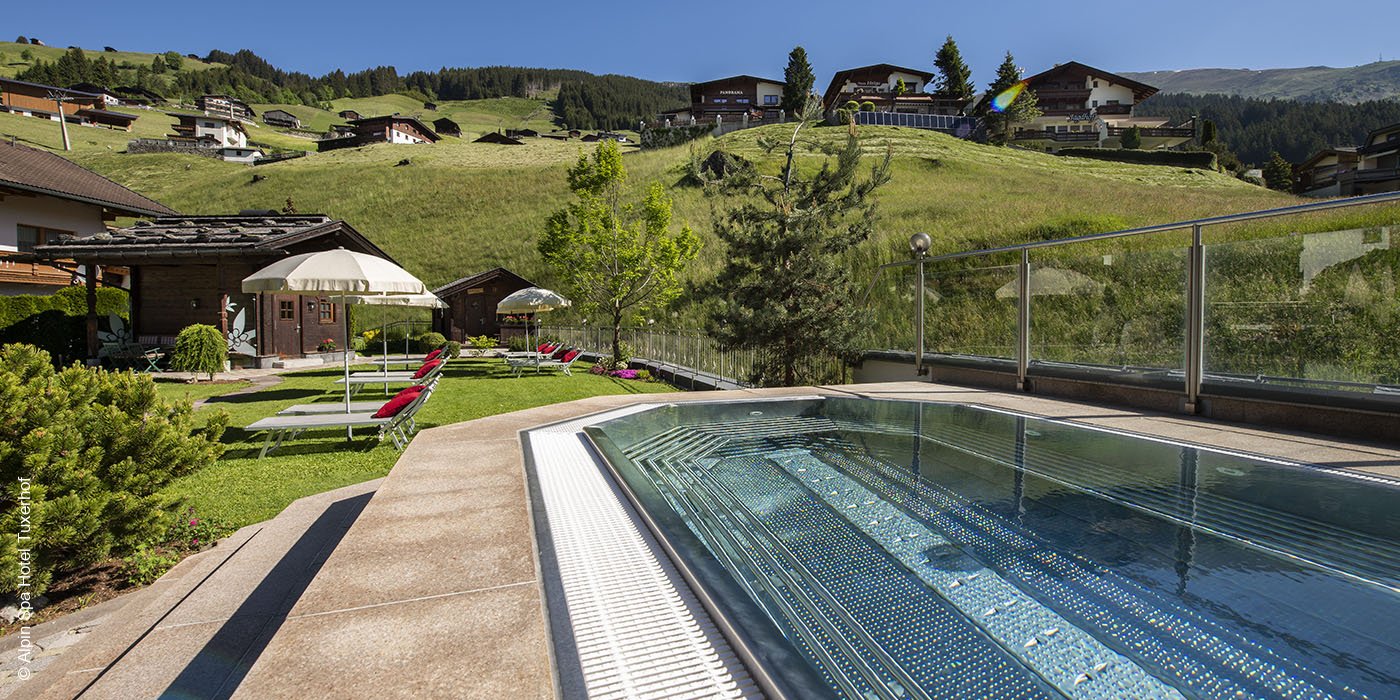 Alpin Spa Hotel Tuxerhof | Tux | Pool Sommer | luxuszeit.com