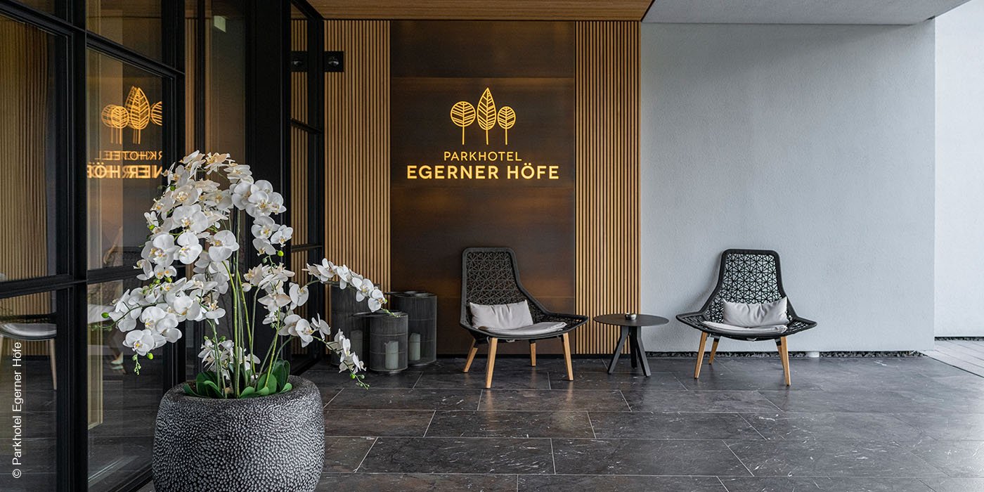 Parkhotel Egerner Höfe | Tegernsee | Eingang | luxuszeit.com