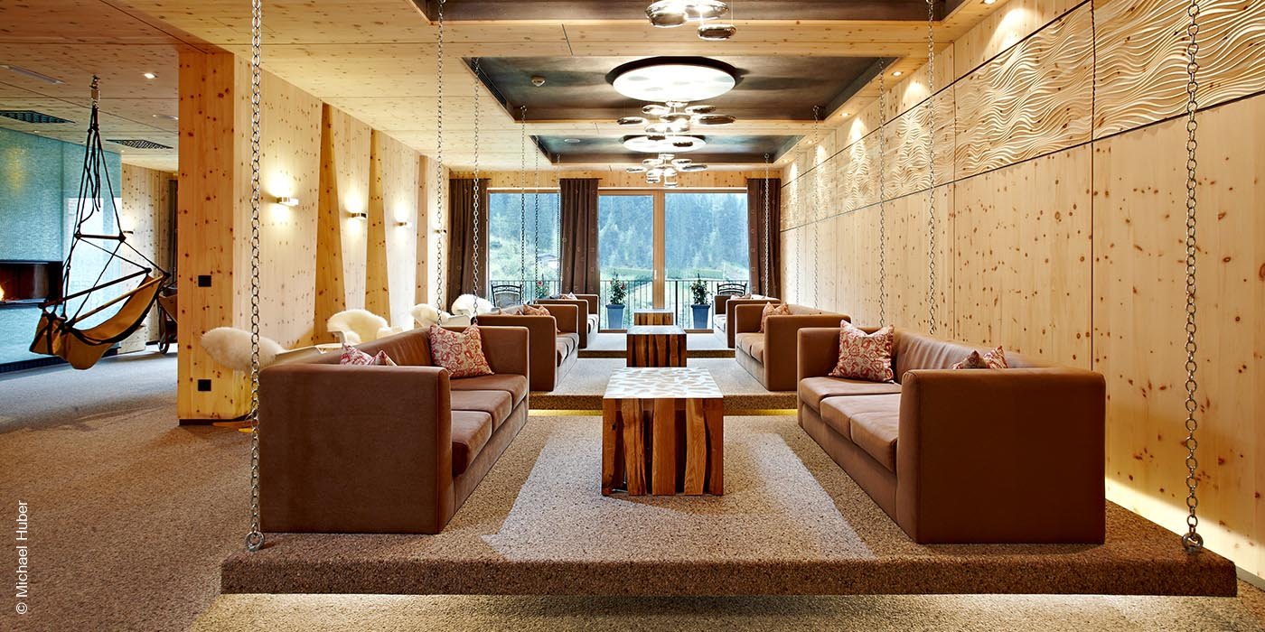 Almhof Family Resort & Spa | Gerlos | Tirol | Schaukellounge | luxuszeit.com