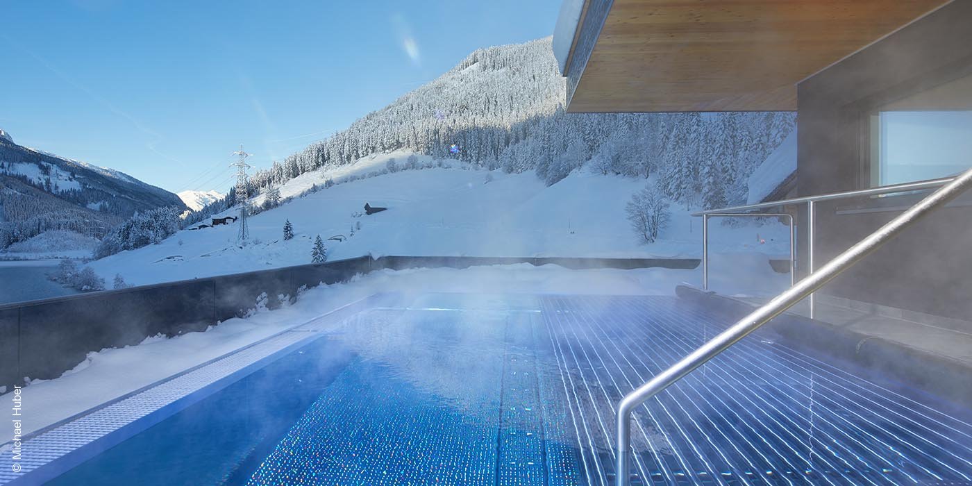 Almhof Family Resort & Spa | Gerlos | Tirol | Rooftop Whirlpool | luxuszeit.com