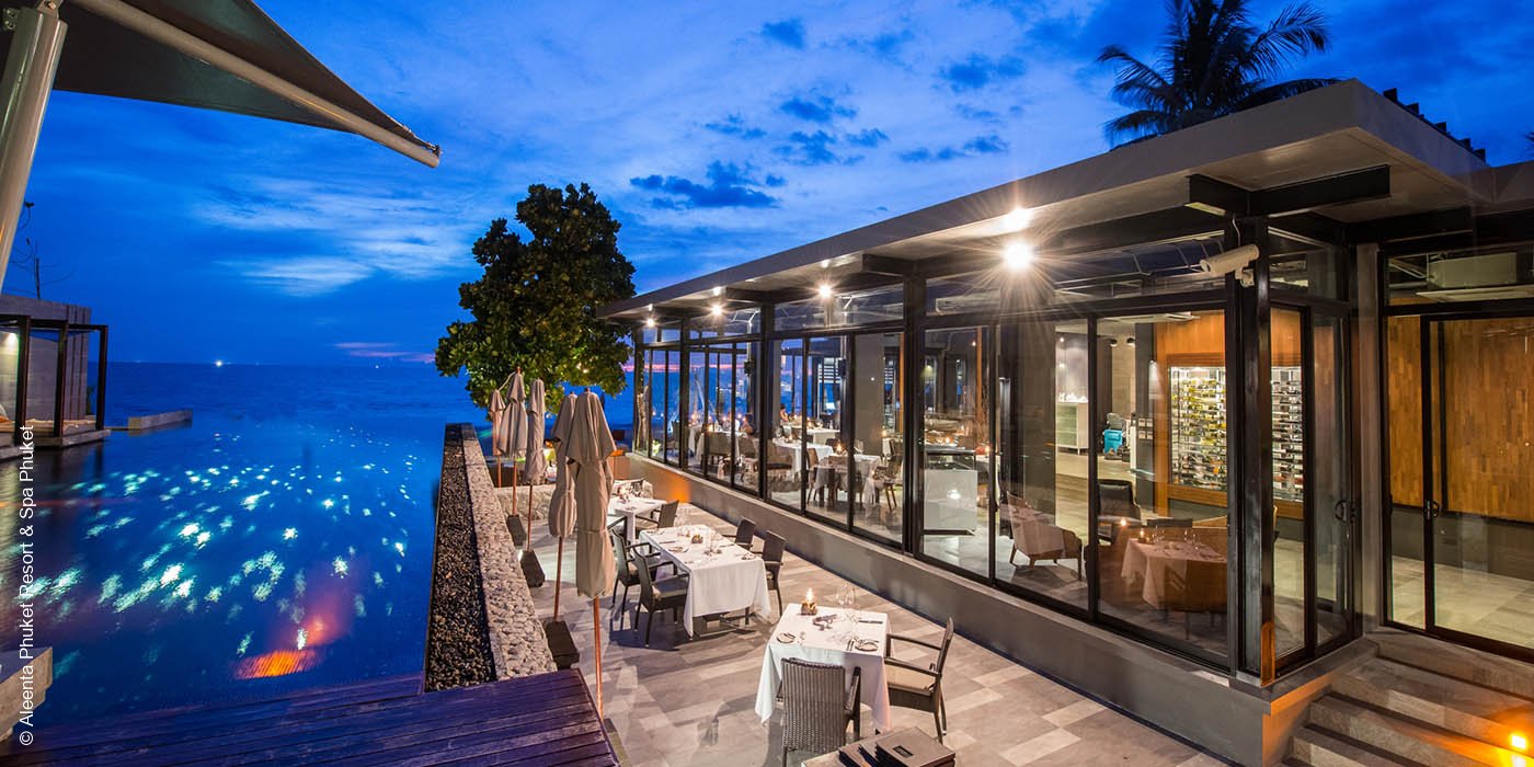 Aleenta Phuket Resort & Spa | Phang-nga | Thailand | The Edge Restaurant bei Nacht | luxuszeit.com