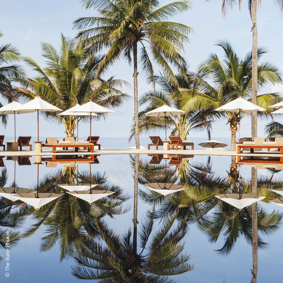 The Surin Phuket | Phuket | Liegestühle am Pool | Inspiration | luxuszeit.com