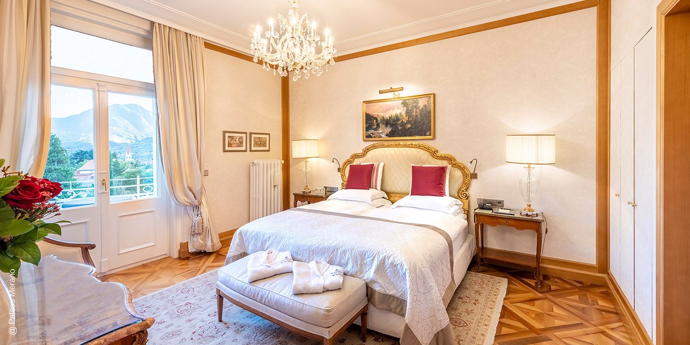 Palace Merano | Meran | Südtirol | Suite Imperial Sissi Schlafbereich | luxuszeit.com