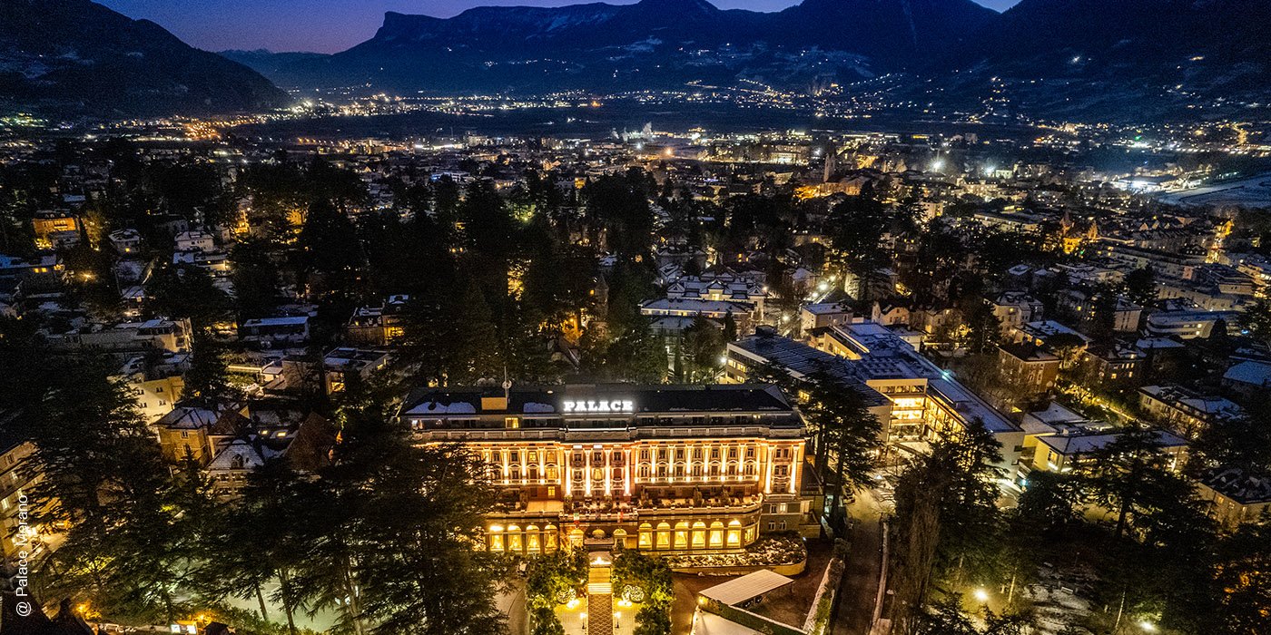 Palace Merano | Meran | Südtirol | Hotel bei Nacht | luxuszeit.com