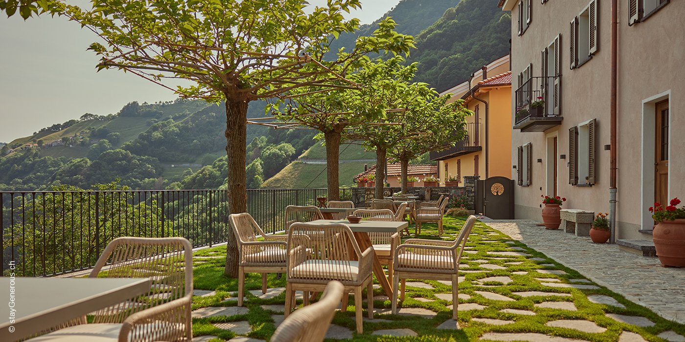 La Casa dei Gelsi | Scudellate | Tessin | Hotelzugang und Terrasse | luxuszeit.com