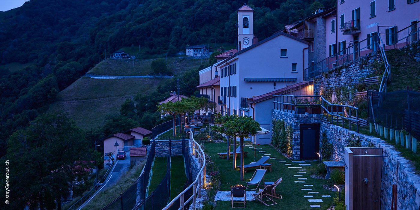 La Casa dei Gelsi | Scudellate | Tessin | Dorf bei Nacht | luxuszeit.com