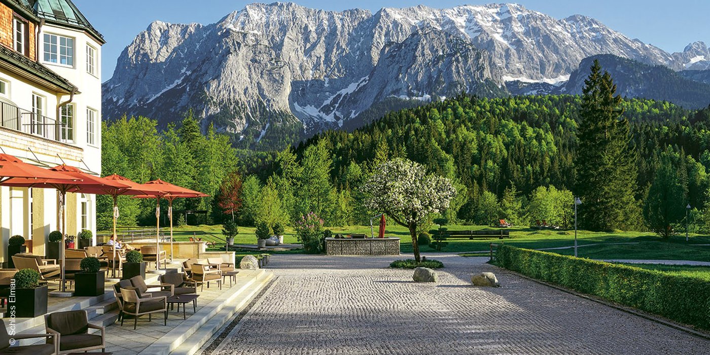 Schloss Elmau | Oberbayern | Hideaway Tee Lounge Terrasse | luxuszeit.com