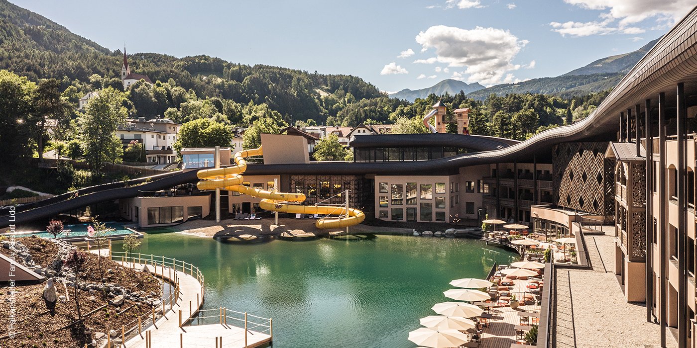 Falkensteiner Family Resort Lido | Ehrenburg in Südtirol | Frontansicht Aussenbereich | luxuszeit.com