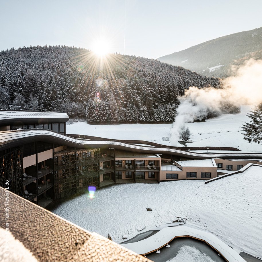 Falkensteiner Family Resort Lido | Ehrenburg in Südtirol | Außenansicht Winter | Inspiration | luxuszeit.com