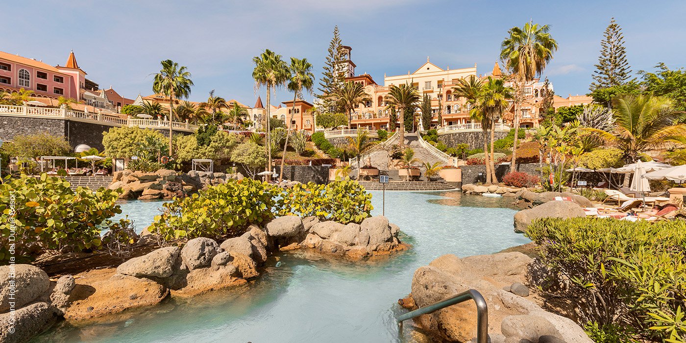 Grand Hotel Bahía del Duque Resort | Santa Cruz de Tenerife | Pool vor Anlage | luxuszeit.com