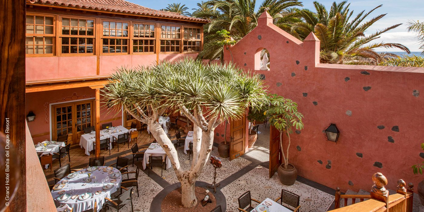 Grand Hotel Bahía del Duque Resort | Santa Cruz de Tenerife | Innenhof Restaurant | luxuszeit.com