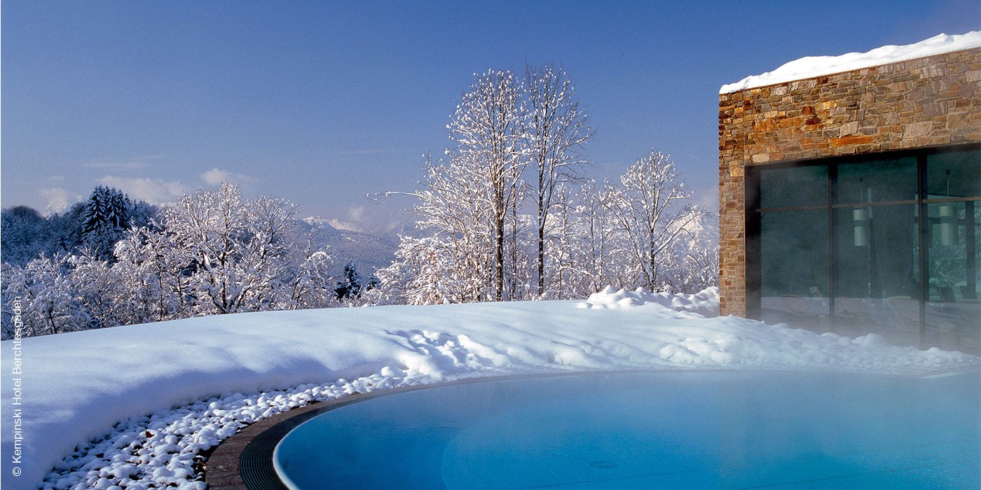 Kempinski Hotel Berchtesgaden | Outdoorpool Winter | luxuszeit.com