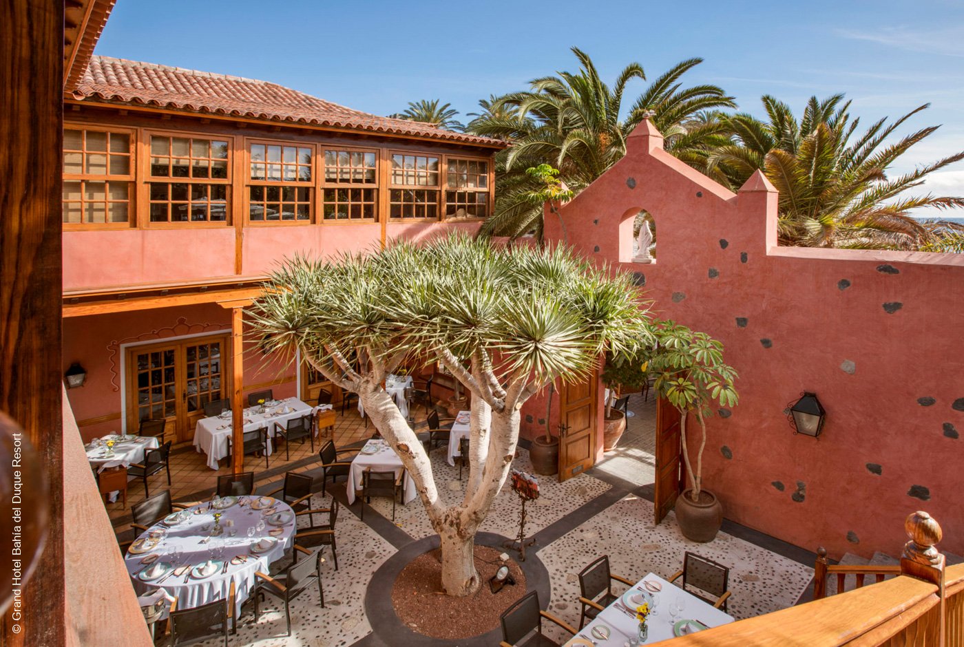 Grand Hotel Bahía del Duque Resort | Santa Cruz de Tenerife | Innenhof Restaurant | Archiv | luxuszeit.com