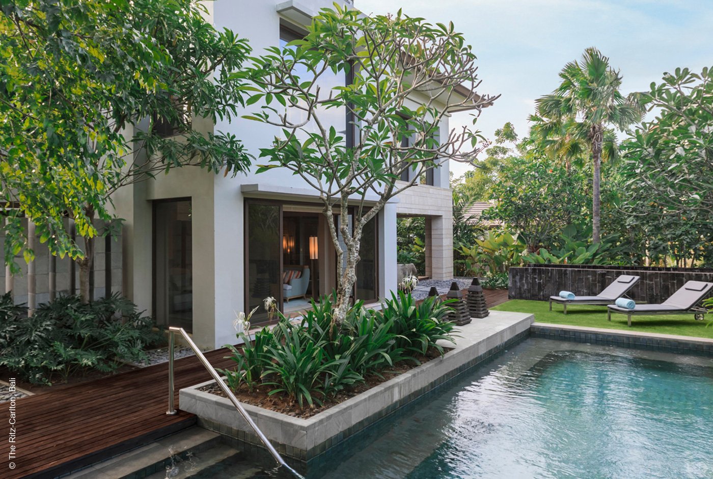 The Ritz Carlton | Bali | Cliff Villa Pool | Archiv | luxuszeit.com
