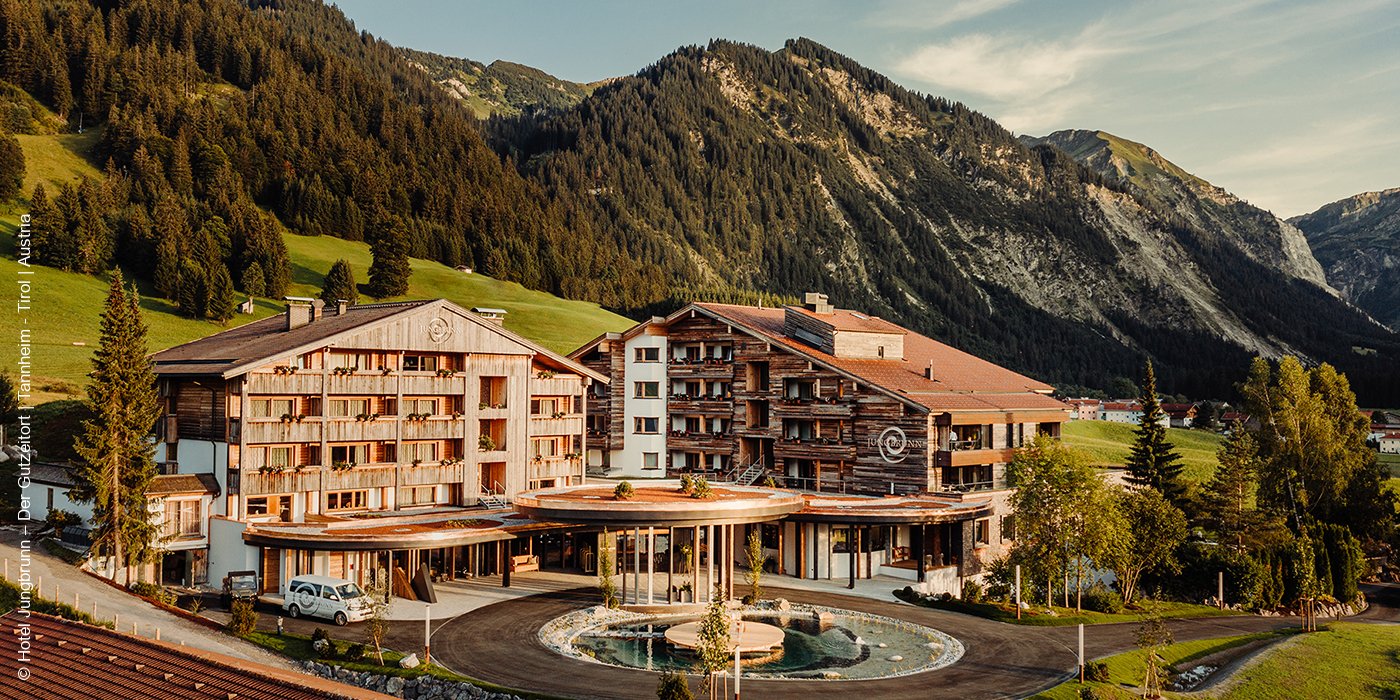 Hotel Jungbrunn | Tannheim - Tirol | Hotelansicht im Sommer | luxuszeit.com