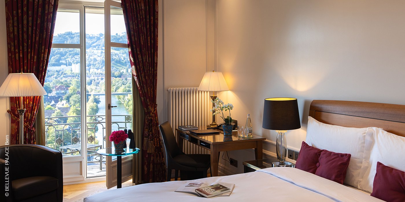 BELLEVUE PALACE Bern | Schweiz | Schlafzimmer mit Doppelbett | luxuszeit.com