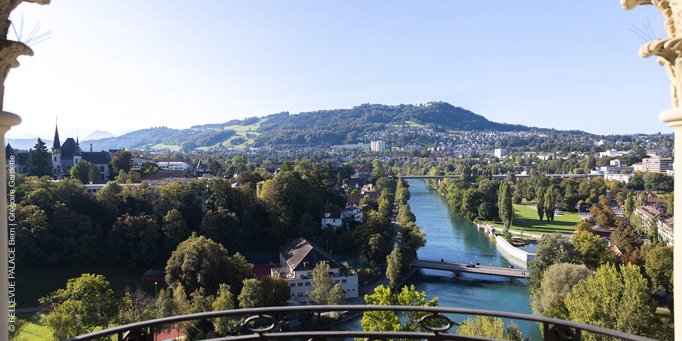 BELLEVUE PALACE Bern | Schweiz | Ausblick vom Zimmerbalkon | luxuszeit.com