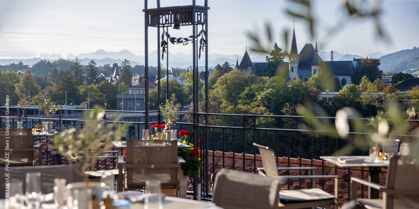 BELLEVUE PALACE Bern | Schweiz | Ausblick von Terrasse | luxuszeit.com