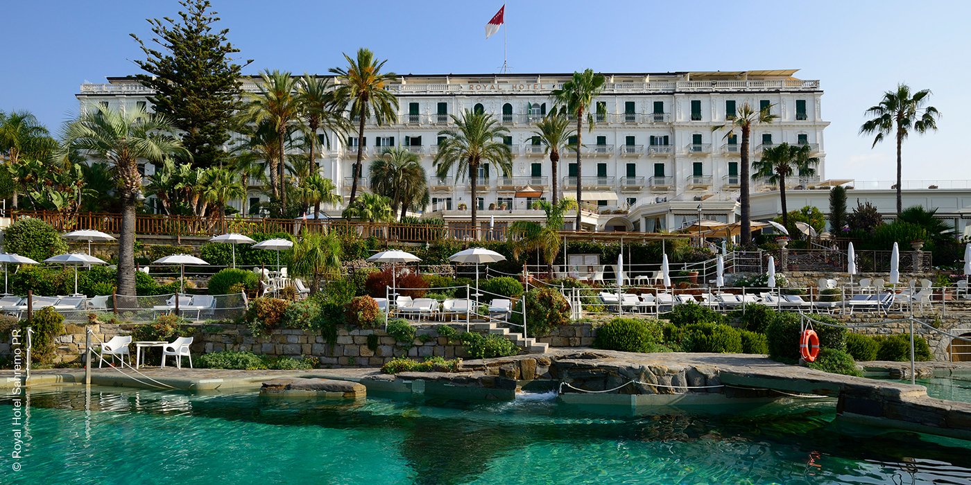Royal Hotel | Sanremo | Außenansicht mit Swimmingpool | luxuszeit.com