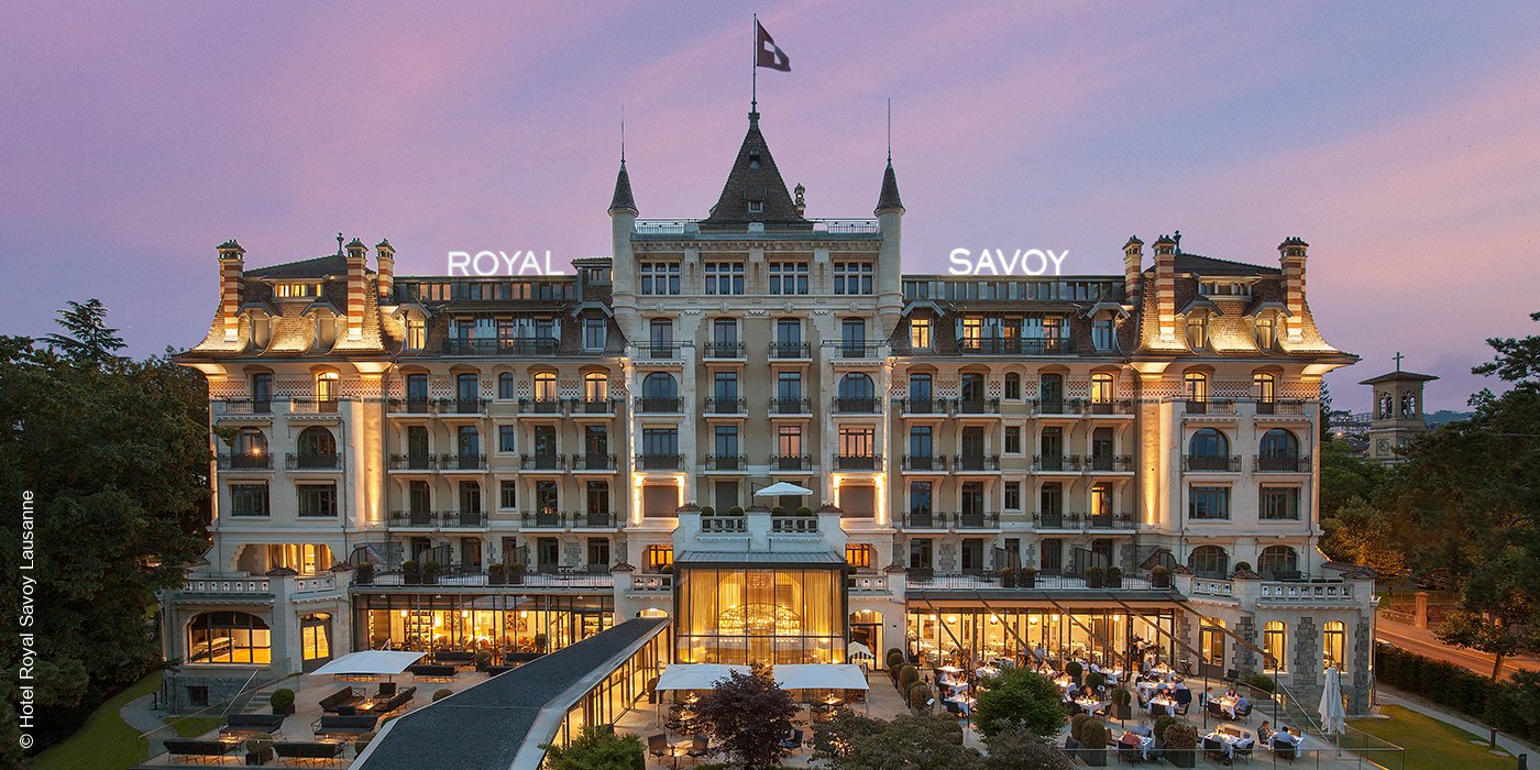 Royal Savoy Hotel & Spa | Lausanne | Schweiz | Hotelansicht in der Dämmerung | luxuszeit.com