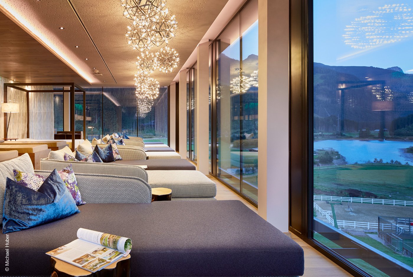 Almhof Family Resort & Spa | Gerlos | Tirol | Wellness Turm Relaxbereich | Archiv | luxuszeit.com
