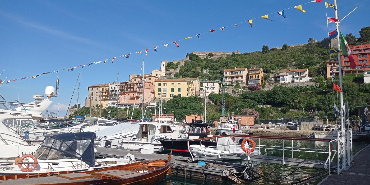 La Roqqa | Porto Ercole | Blick auf die Altstadt | luxuszeit.com