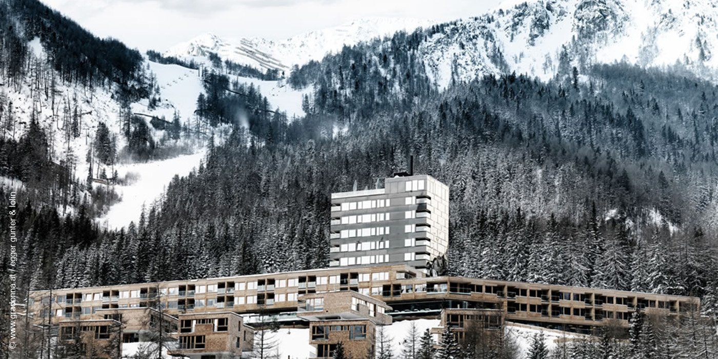 Gradonna Mountain Resort | Châlets & Hotel | Kals am Großglockner | Aussenansicht Winter | luxuszeit.com