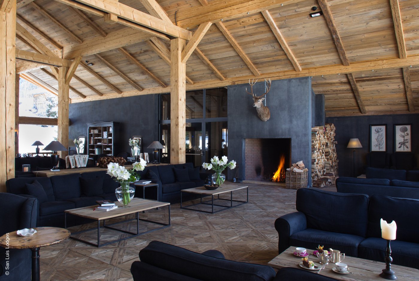 San Luis Retreat Hotel & Lodges | Hafling | Clubhaus mit Kamin | Archiv | luxuszeit.com