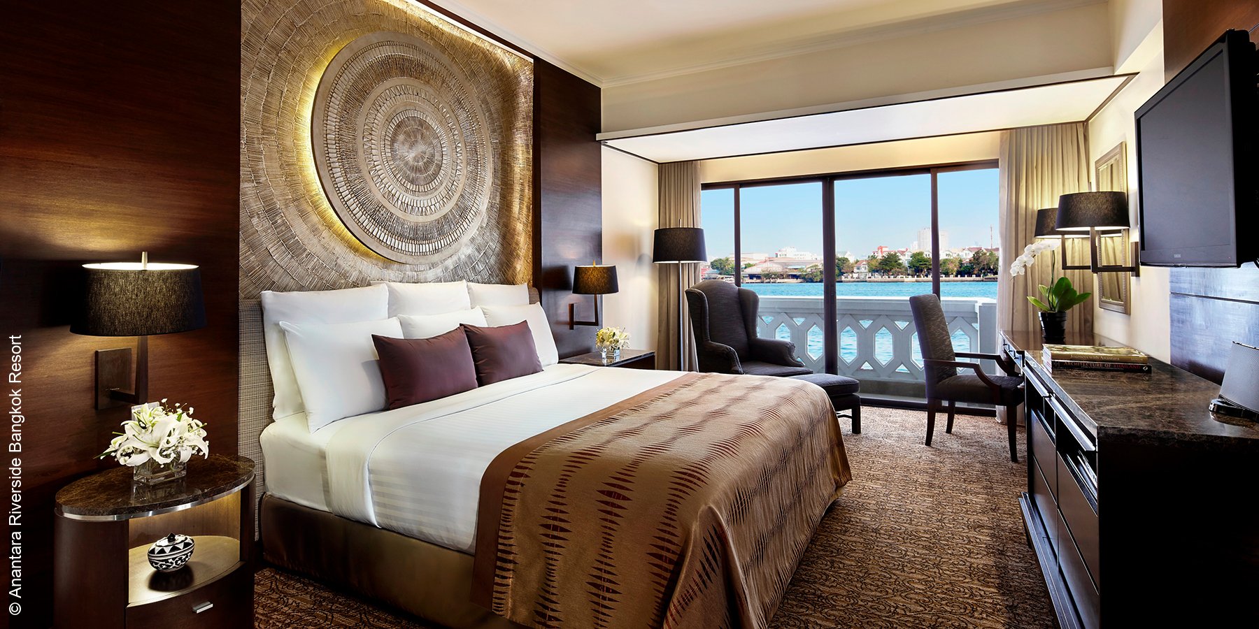 Anantara Bangkok Riverside Resort & Spa | Bangkok | Riverfront Suite Bedroom | luxuszeit.com