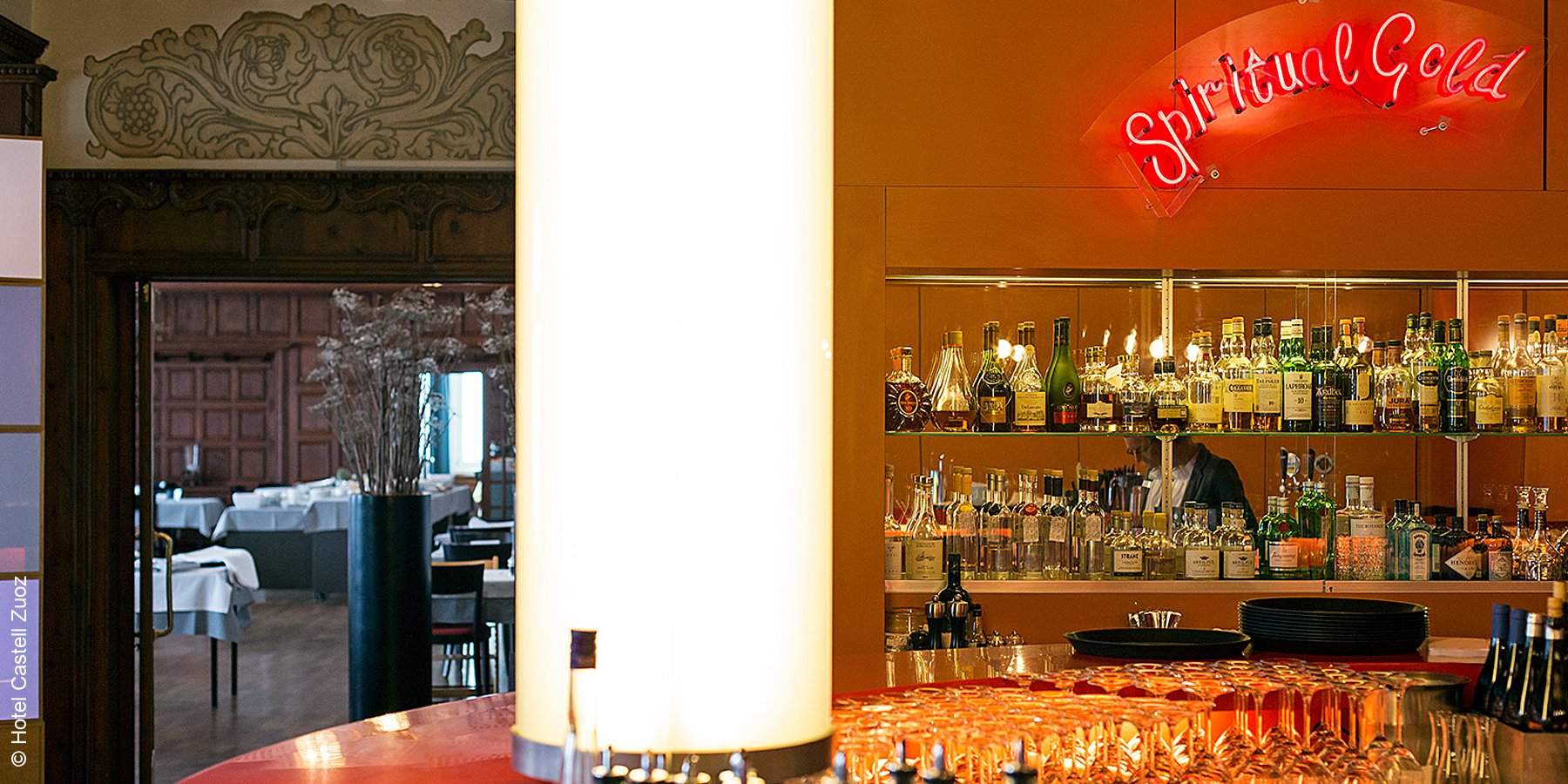 Hotel Castell | Zuoz | Schweiz | Rote Bar | luxuszeit.com