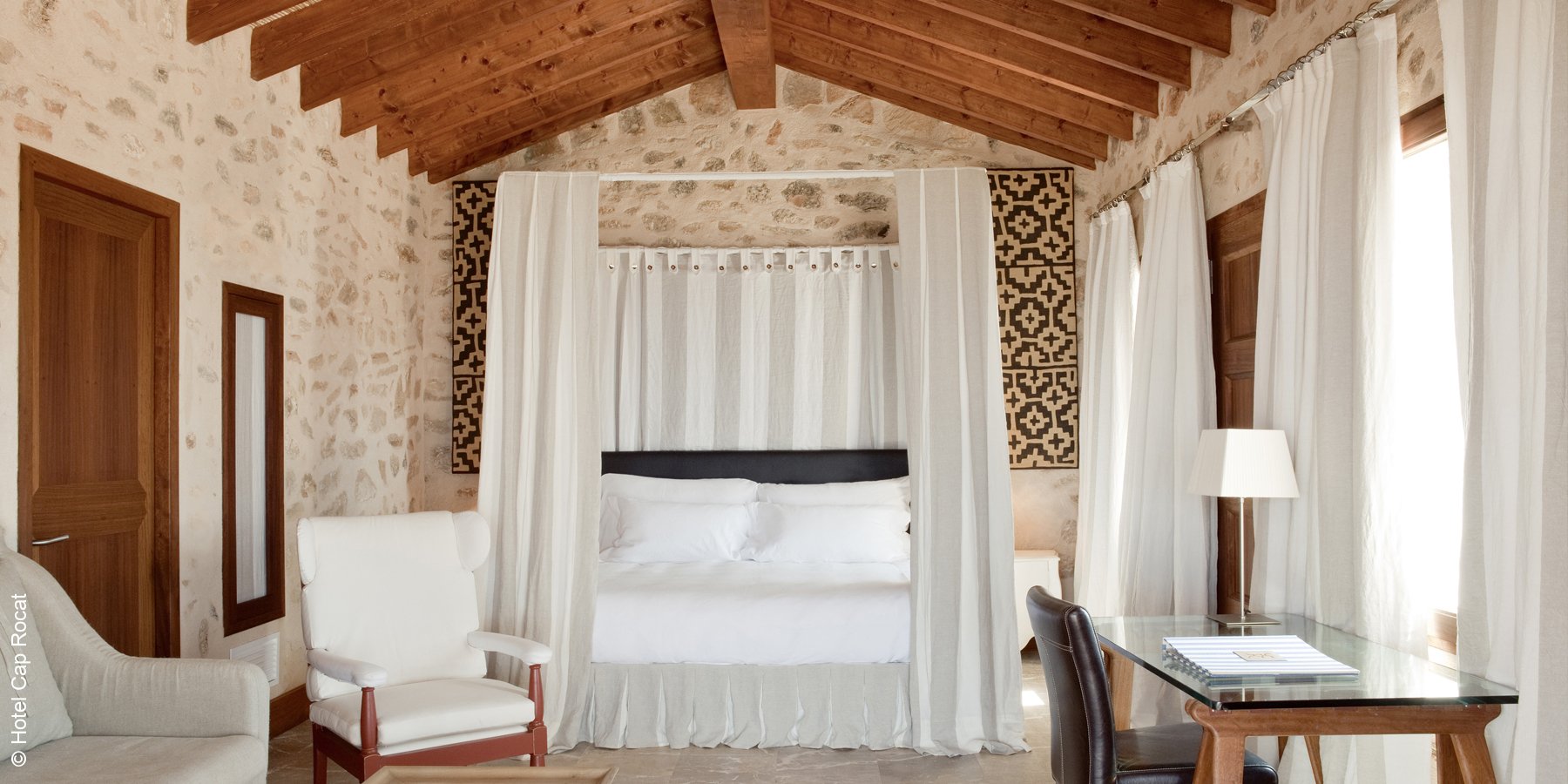 Hotel Cap Rocat | Cala Blava | Mallorca | Del Mar Suite Himmelbett | luxuszeit.com