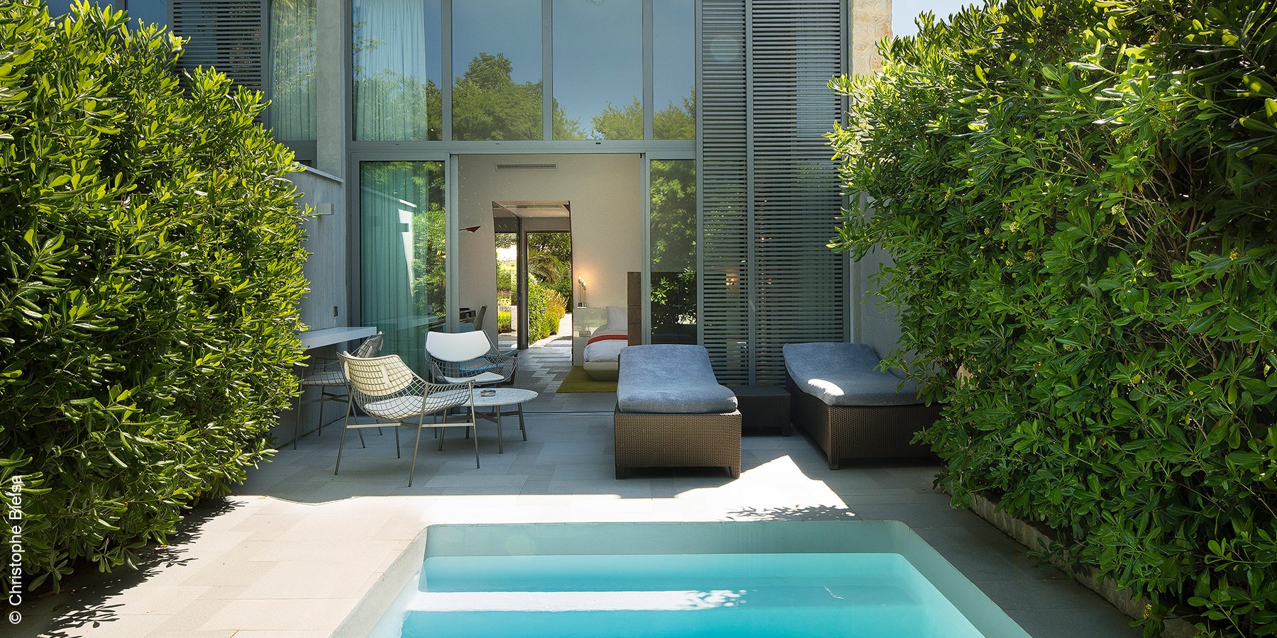 Hotel Sezz | Saint Tropez | Terrasse mit Pool | luxuszeit.com