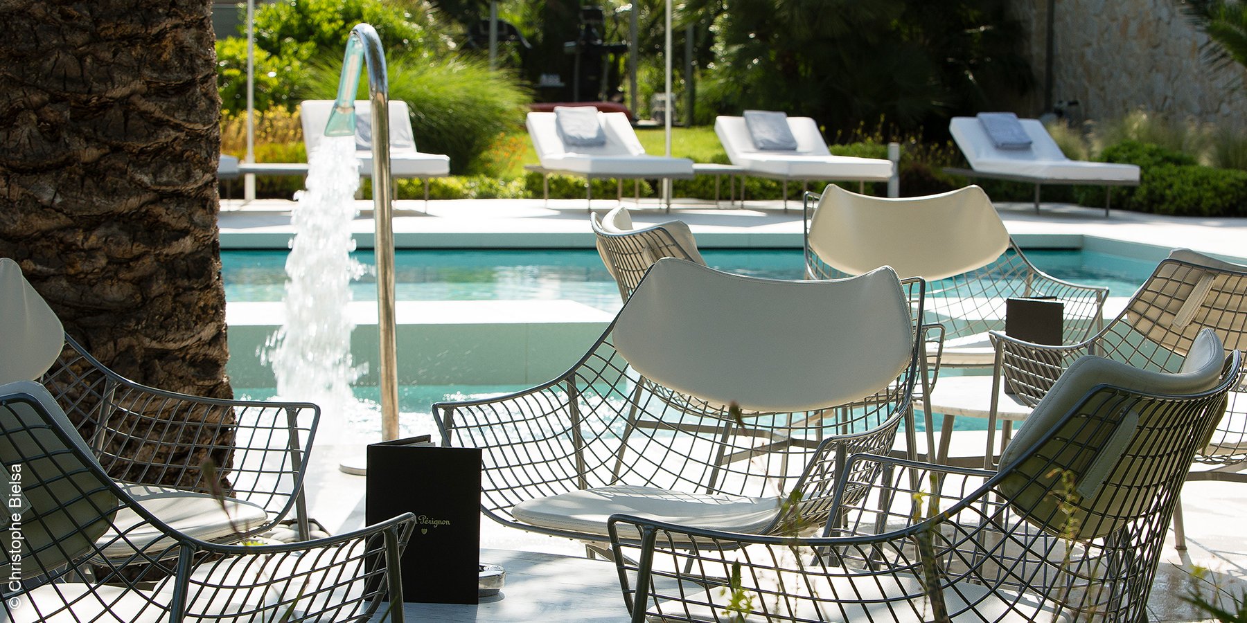 Hotel Sezz | Saint Tropez | Outdoor-Bar | luxuszeit.com