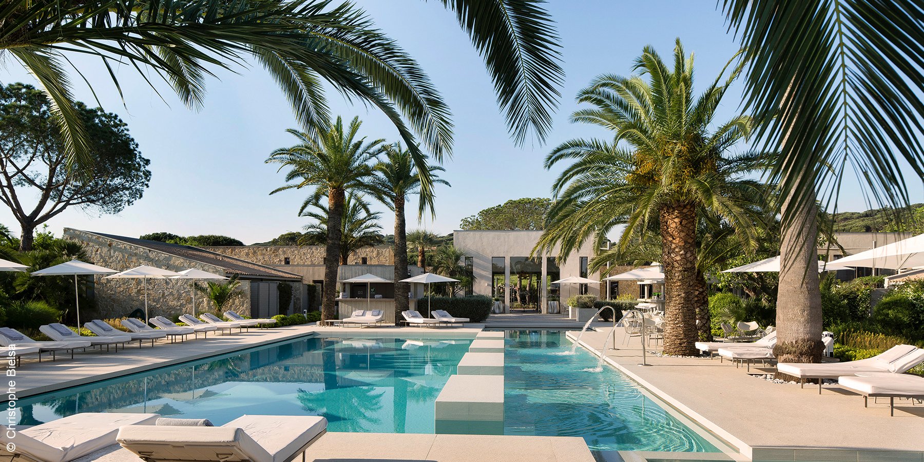 Hotel Sezz | Saint Tropez | Poolansicht | luxuszeit.com