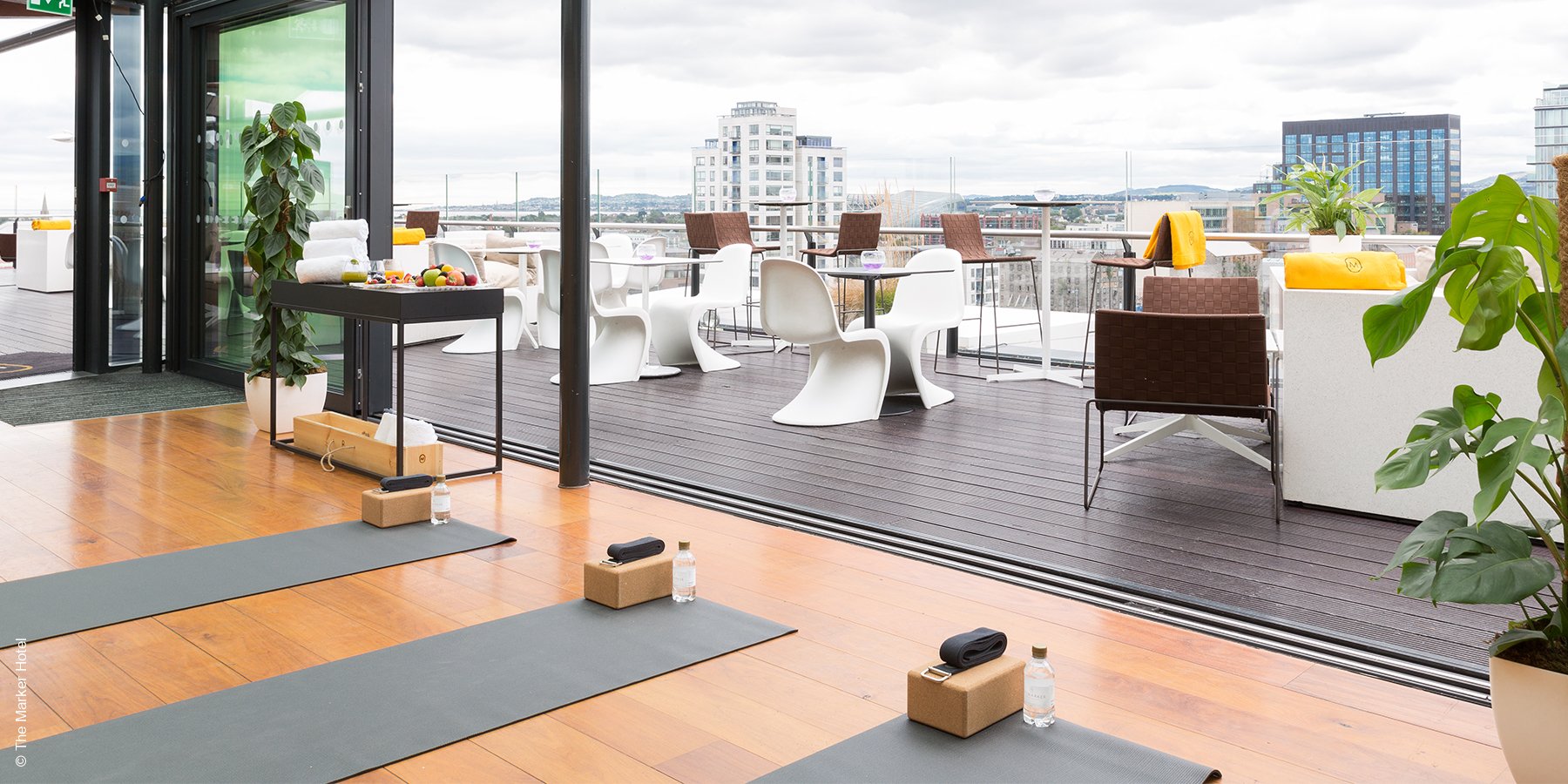 Anantara The Marker Dublin | Dublin | Yoga auf der Dachterrasse | luxuszeit.com